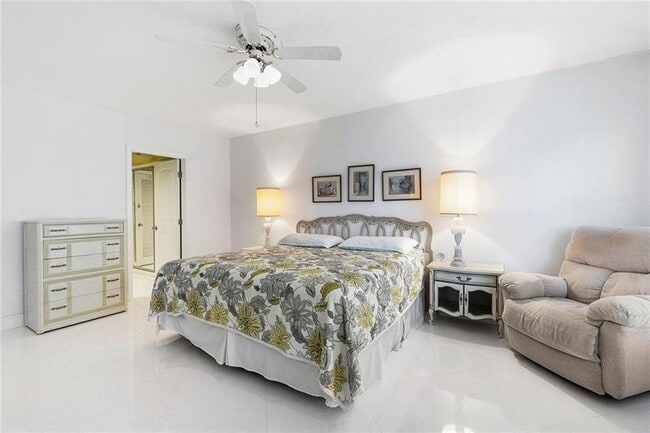 Building Photo - 3850 Galt Ocean Dr