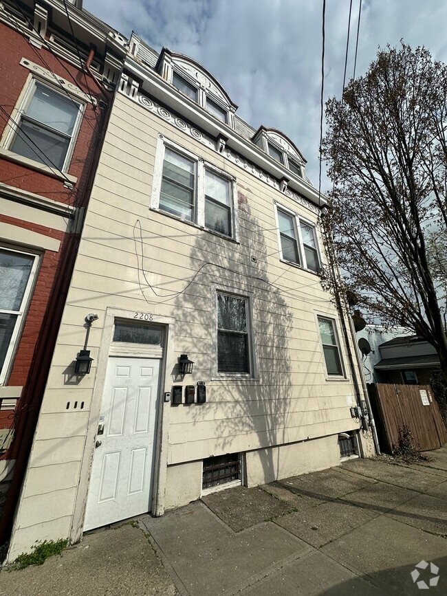 Building Photo - 2208 Victor St