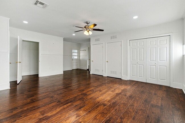 Building Photo - 1/2 OFF March Rent! Metairie 4 Bedroom plu...