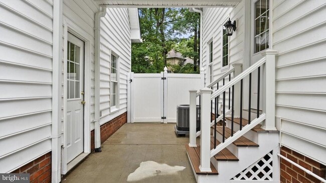 Building Photo - 10714 Kirkland Dr