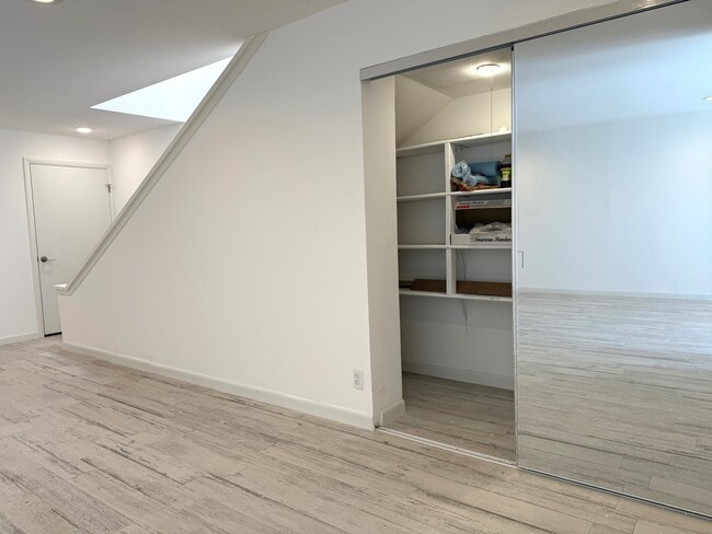 Building Photo - 500 Thunderbird Dr