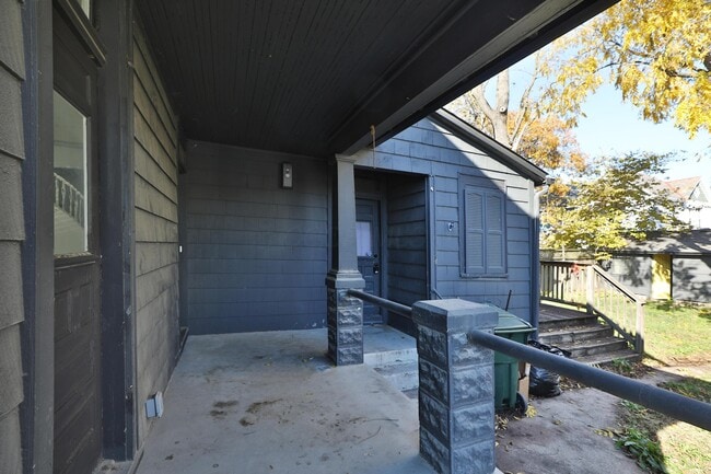 Building Photo - 476 Zimpfer St