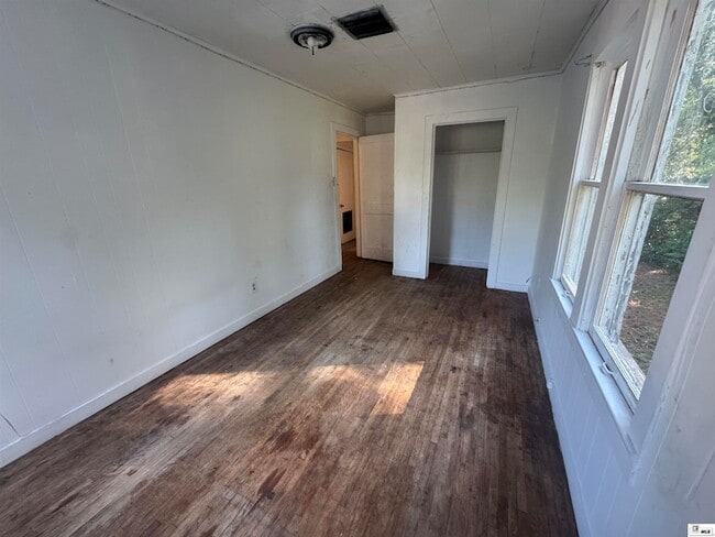 Building Photo - 920 Eastland Ave