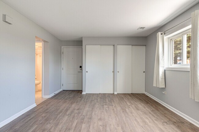 Building Photo - 240 N Archer Ave