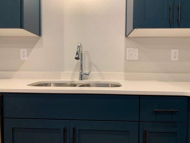 Building Photo - Valley View Townhomes