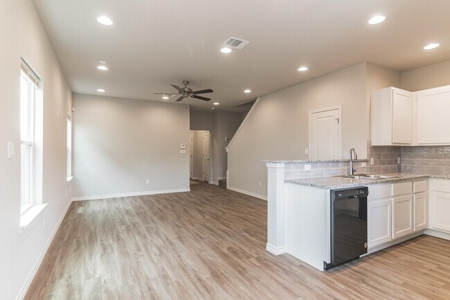 Building Photo - 206 Peruna Dr