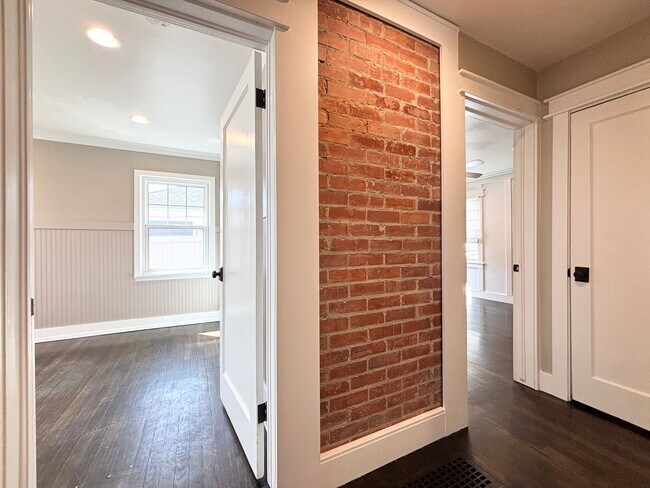 Building Photo - Gorgeous Sugarhouse Remodel!