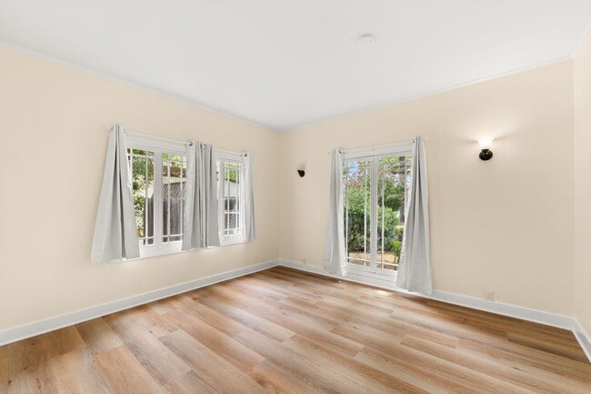 Building Photo - Beautiful Home