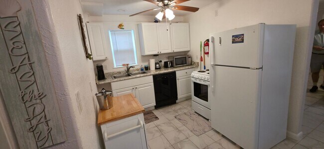 Building Photo - 1915 Avenue O 1/2