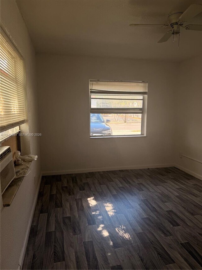 Building Photo - 634 NW 12th Ave