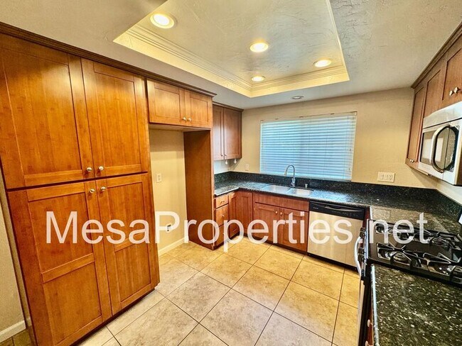 Building Photo - 677 E Highland Ct