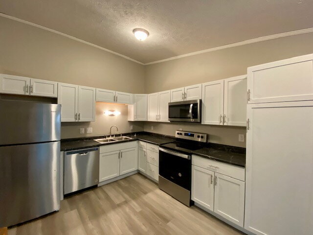 Building Photo - Ranch Style Home in Center Grove