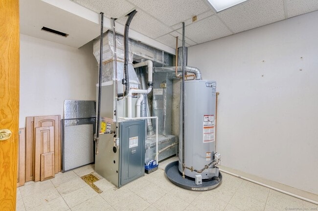 Building Photo - 592 Mountain Rd