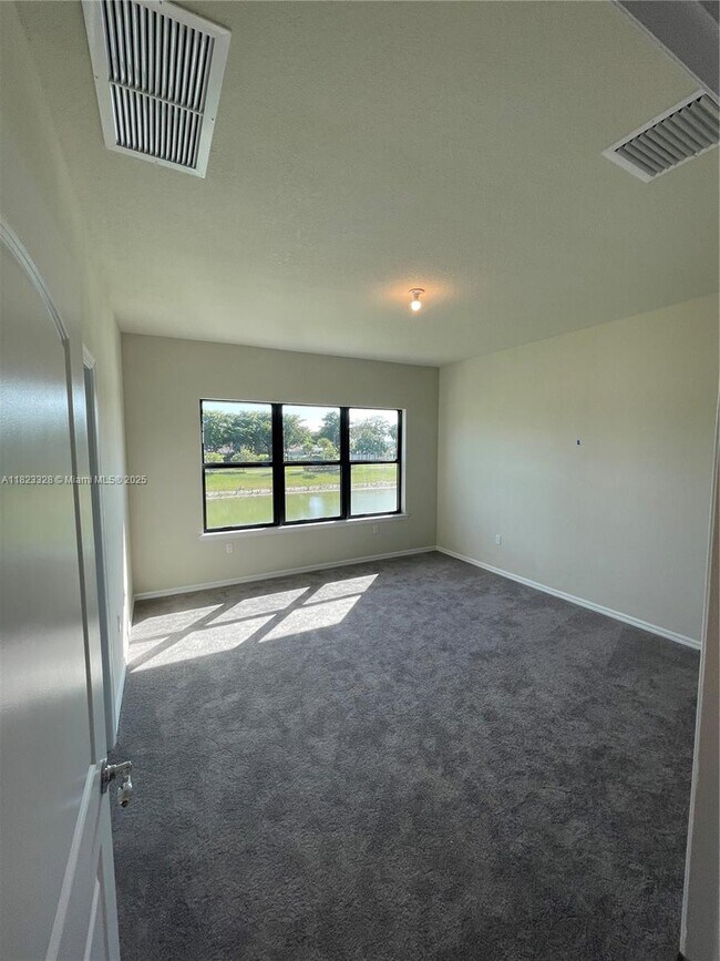 Building Photo - 2112 Appleton Cir S