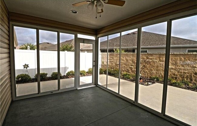 Building Photo - 853 Sapphire Pl