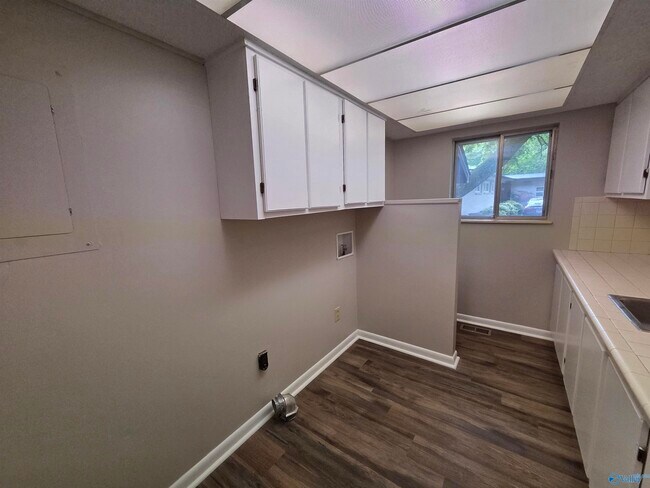 Building Photo - 1209 Governors Dr SE