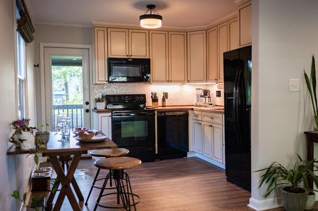 Building Photo - 926 Herrin Ave