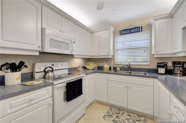 Building Photo - 2950 SE Ocean Blvd