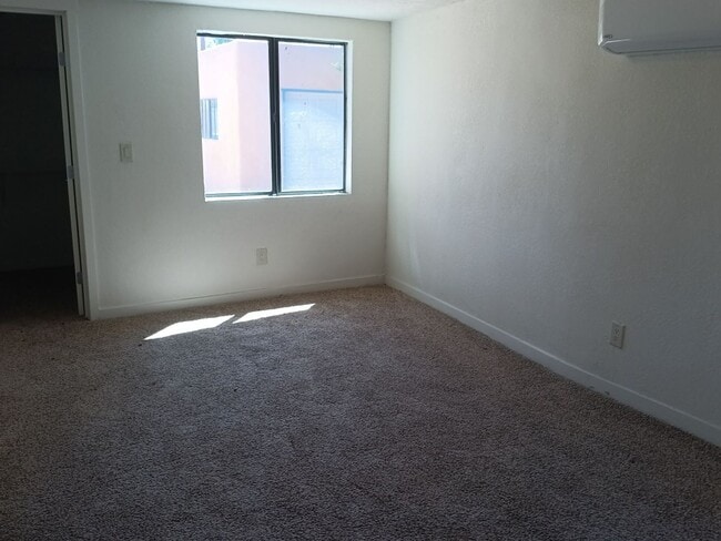 Building Photo - MOVE IN SPECIAL! 3 Bedroom 2 Bathroom Home...