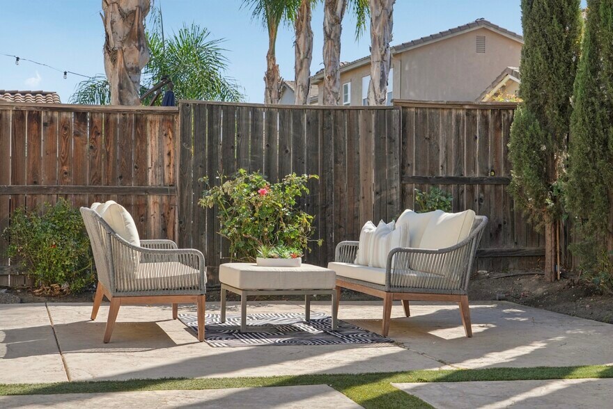 Building Photo - 2070 Katnich Ln