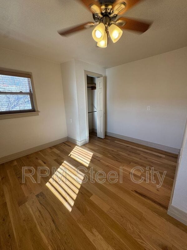 Building Photo - 902 W 11th St