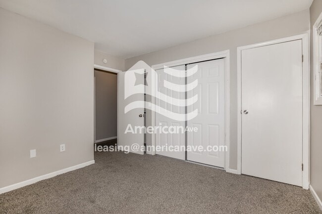 Building Photo - 417 W 6th St