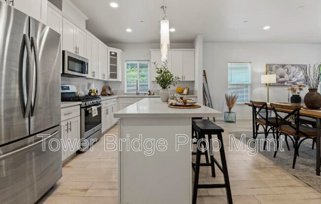 Building Photo - 208 Nimitz St