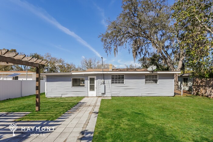 Building Photo - 1328 Divot Ln