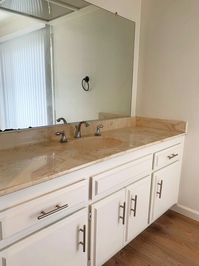 Building Photo - 9836 Snowmass Dr