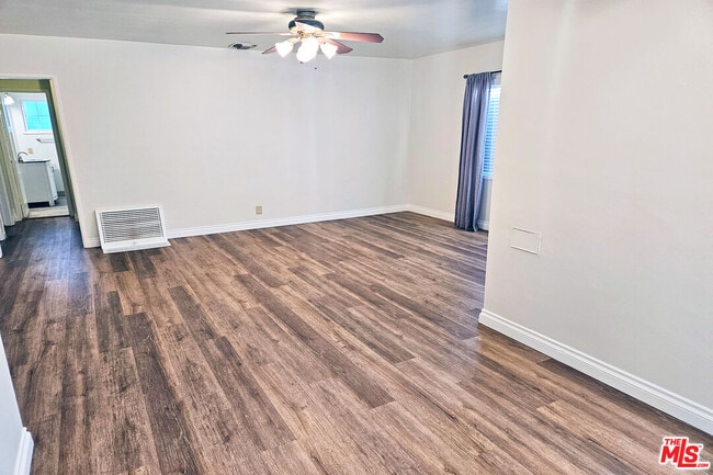 Building Photo - 9966 Glencrest Cir