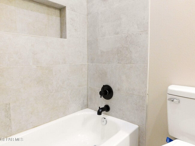 Building Photo - 8940 Ankerson St