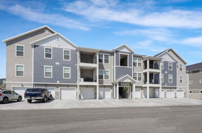 Building Photo - 1838 W Eaglewood Dr
