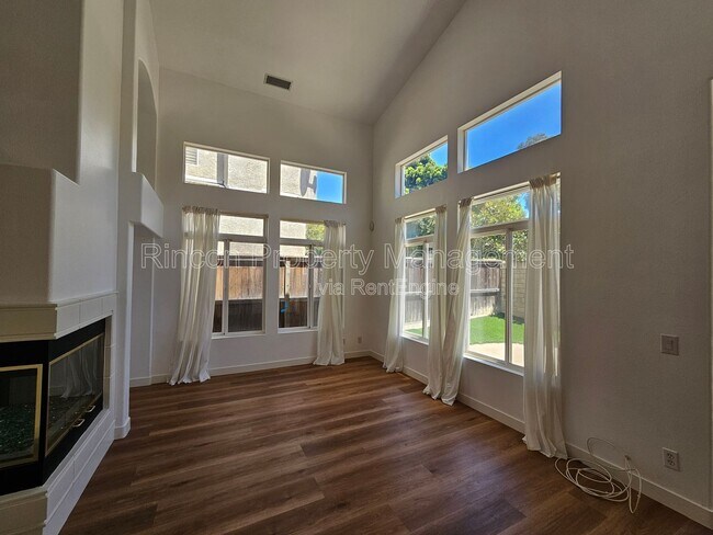 Building Photo - 4782 Templeton St