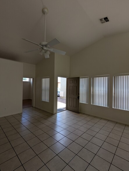 Building Photo - 8947 E Crescent Ave