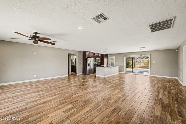 Building Photo - 1340 E Donner Dr