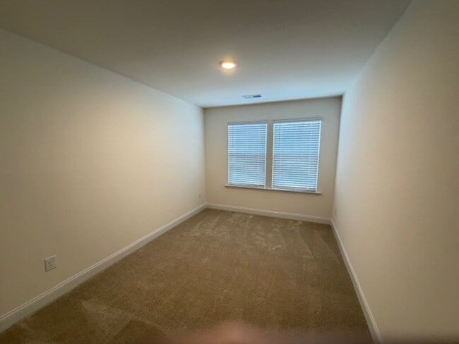 Building Photo - Mebane / Townhouse