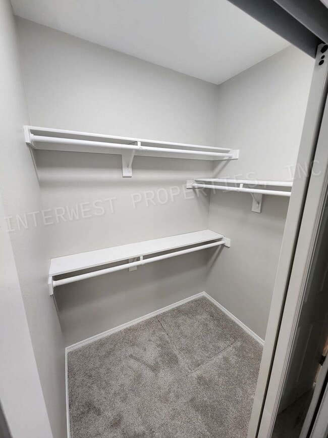 Building Photo - *1ST MONTH'S FREE RENT PROMO* Super Cute 3...