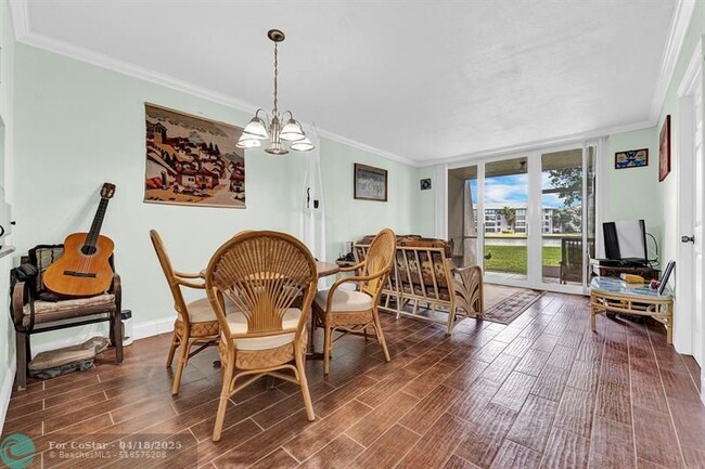 Building Photo - 9430 Poinciana Pl