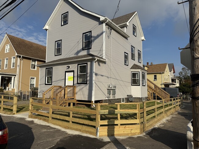 Building Photo - 144 Cottage St
