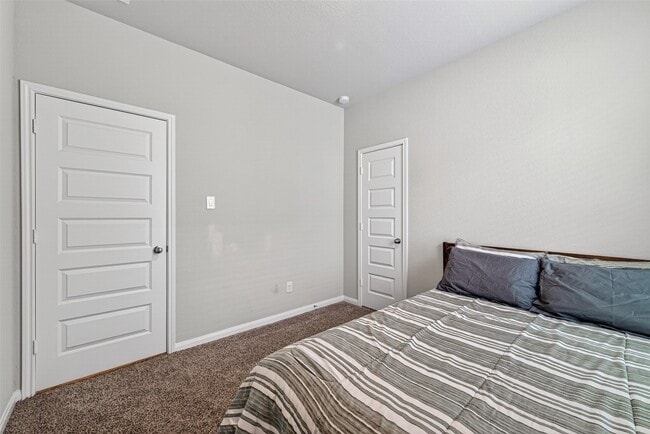 Building Photo - 8006 Barret Travis Ct