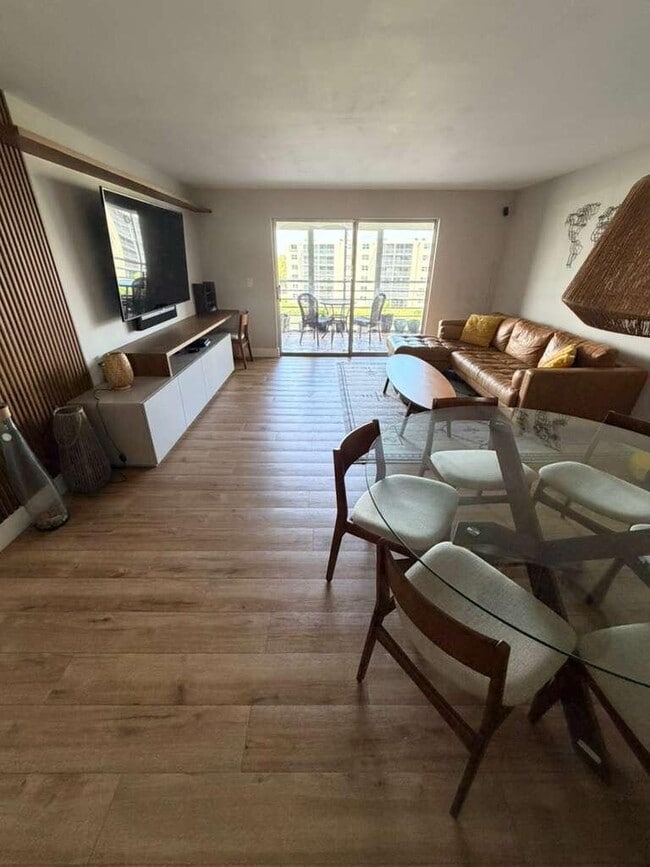 Building Photo - 301 SE 3rd St