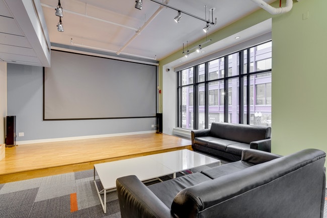 Building Photo - The Buckingham