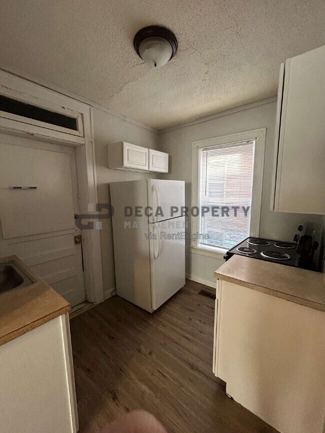Building Photo - 4231 Ellenwood Ave