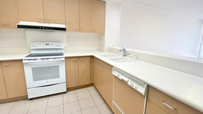 Building Photo - Spacious 2 Bedroom, 2 Bath, with 2 Parking Stalls - Kalele Kai in Hawaii Kai