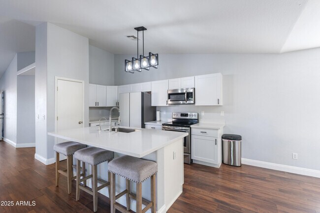 Building Photo - 1422 S 230th Ave