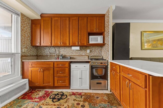 Building Photo - 61-15 98th St