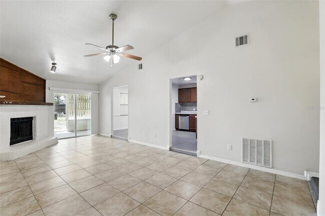 Building Photo - 28 N Lancelot Ave
