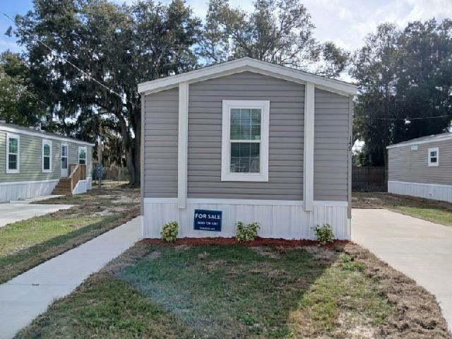 Building Photo - 2164 Greenbrier Village Loop
