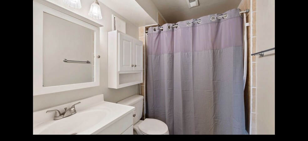 Building Photo - 1532 S 200 E