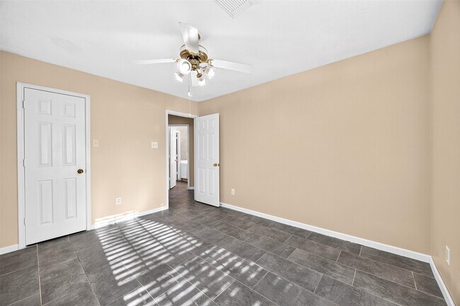 Building Photo - 5814 Eldridge Glen Dr